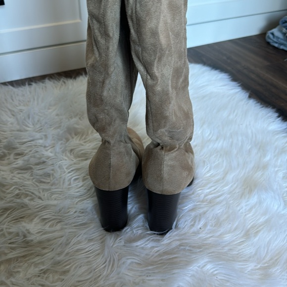 KNEE HIGH CHUNKY HEEL BOOTS - Picture 6 of 8